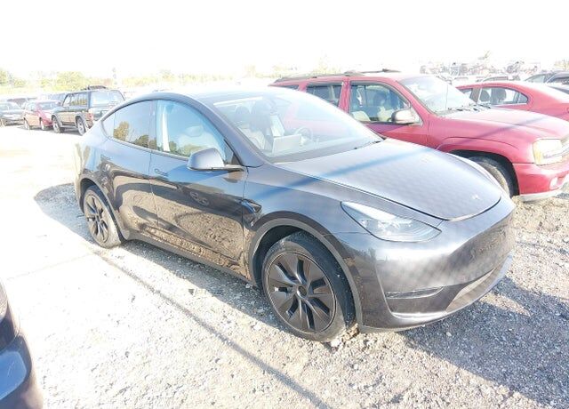 2025 TESLA Model Y