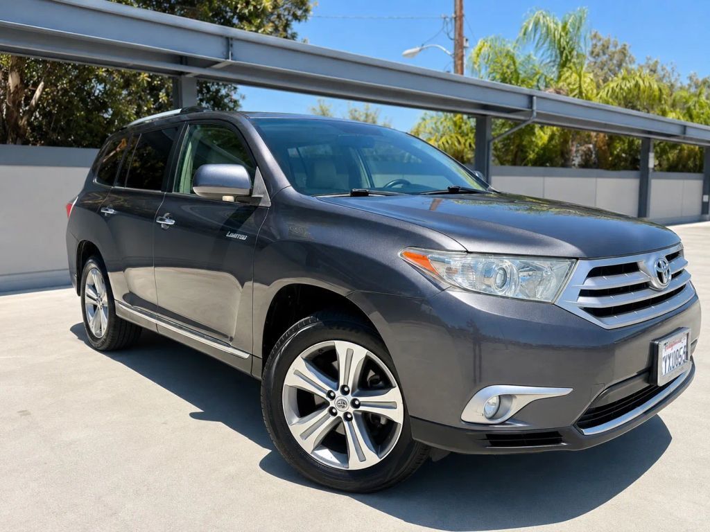 2013 TOYOTA Highlander