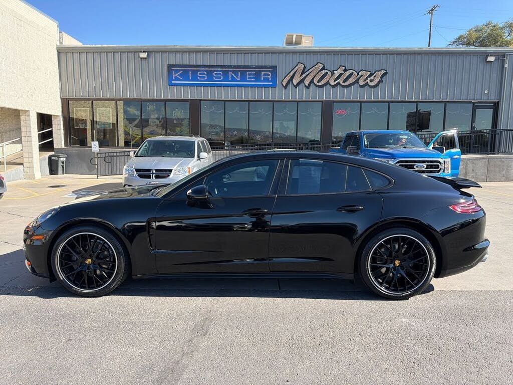 2018 PORSCHE Panamera