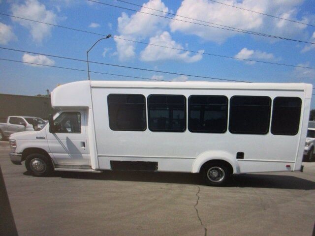 2019 FORD E-450
