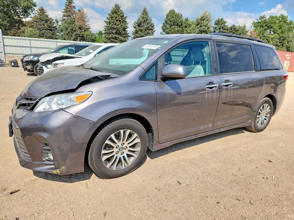 2019 TOYOTA Sienna