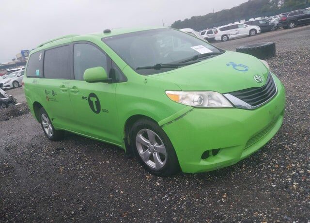 2014 TOYOTA Sienna