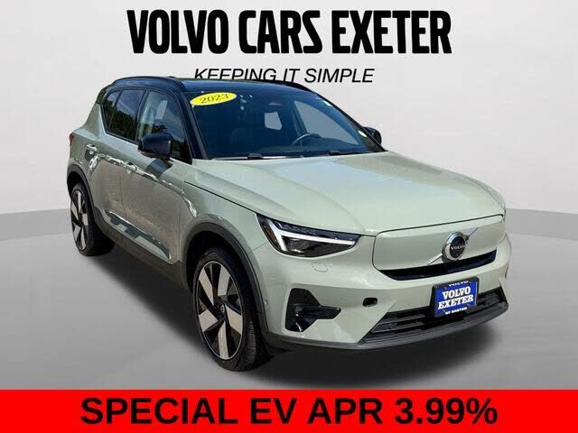 2023 VOLVO XC40
