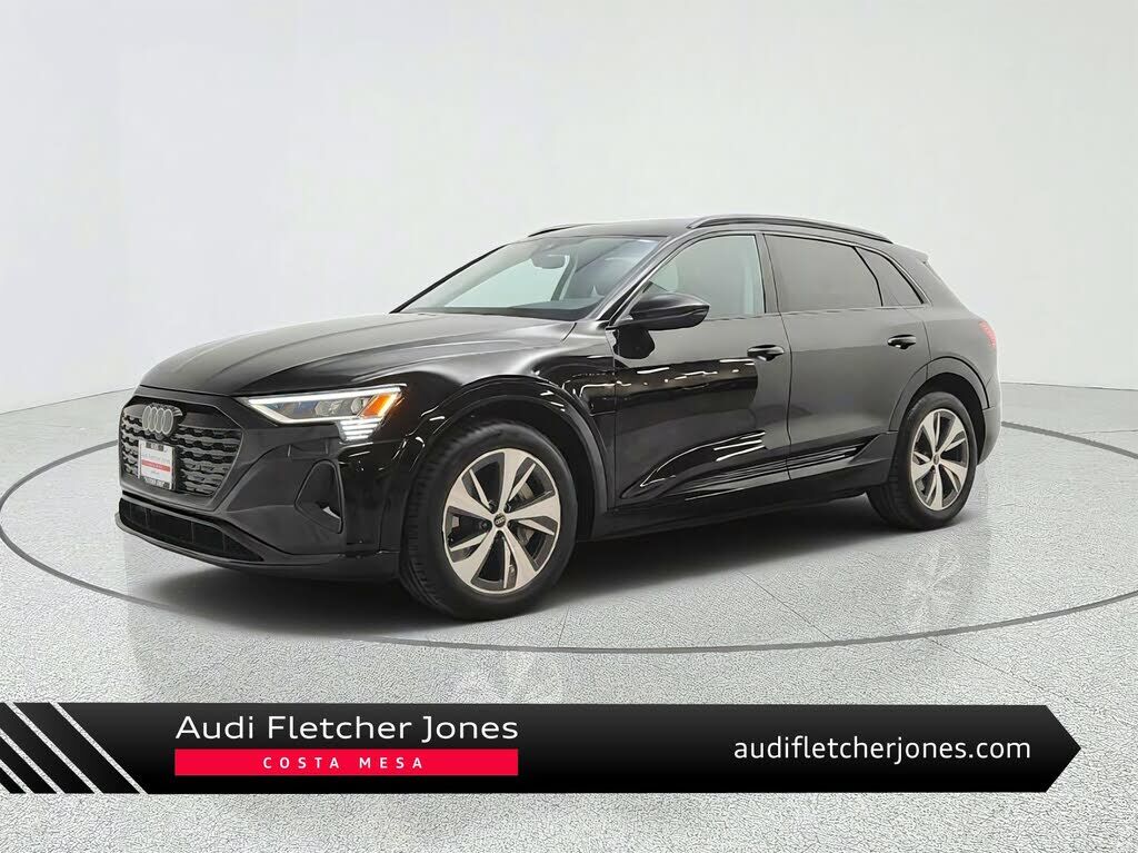 2024 AUDI Q8