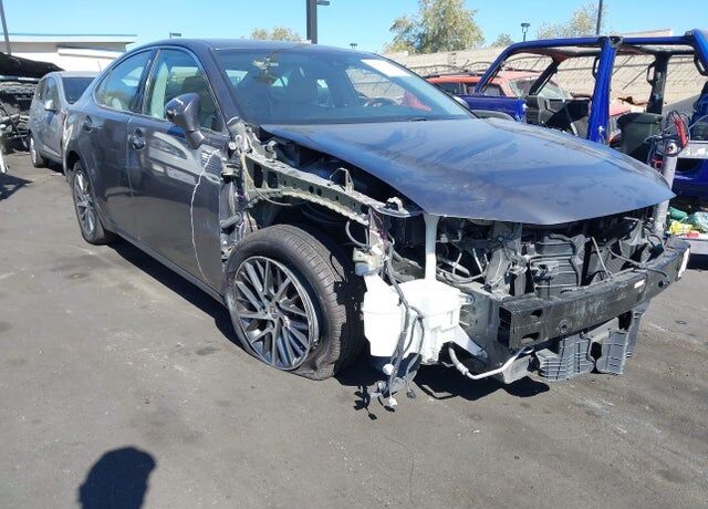 2017 LEXUS ES