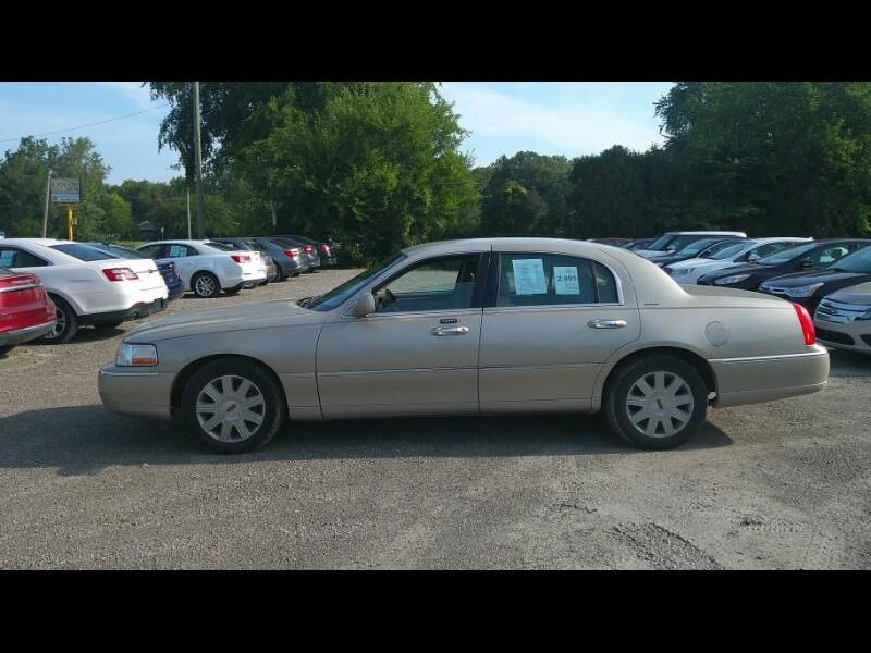 2004 LINCOLN Town Car