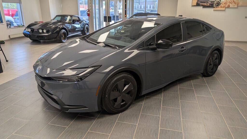 2024 TOYOTA PRIUS