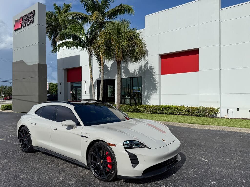 2024 PORSCHE Taycan