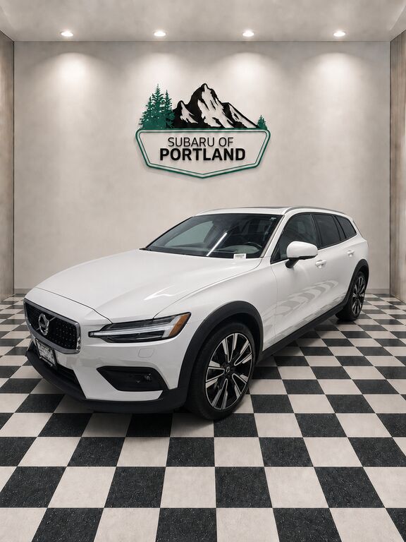 2022 VOLVO V60CC
