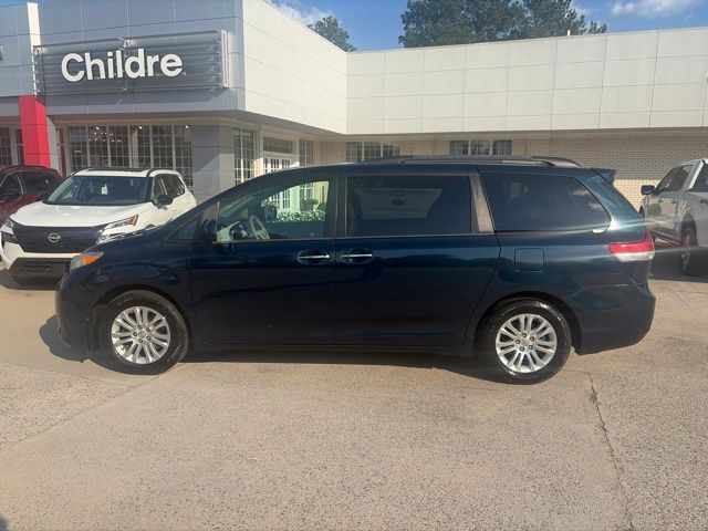 2012 TOYOTA Sienna