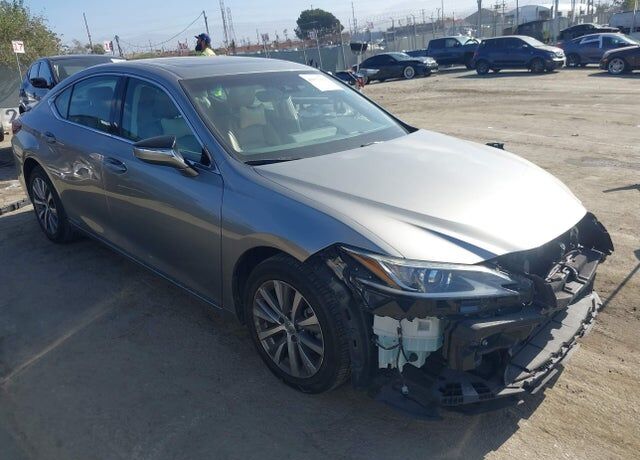 2020 LEXUS ES
