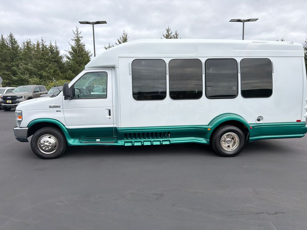 2011 FORD E-350