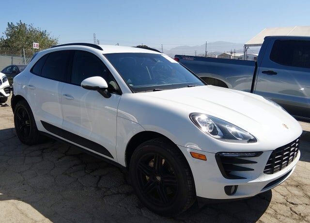 2015 PORSCHE Macan