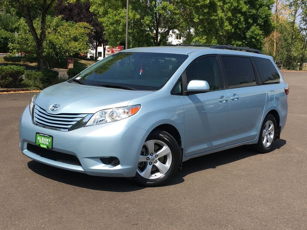 2017 TOYOTA Sienna