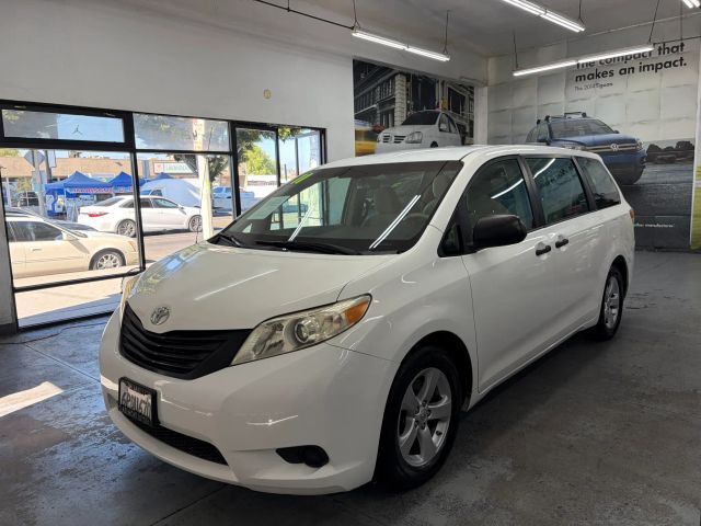2011 TOYOTA Sienna