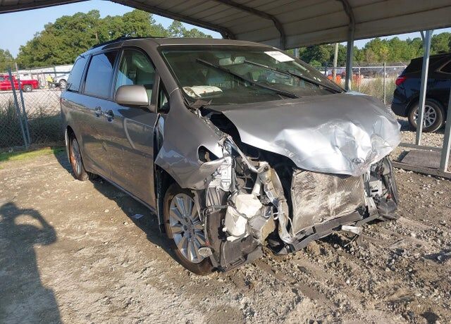 2016 TOYOTA Sienna