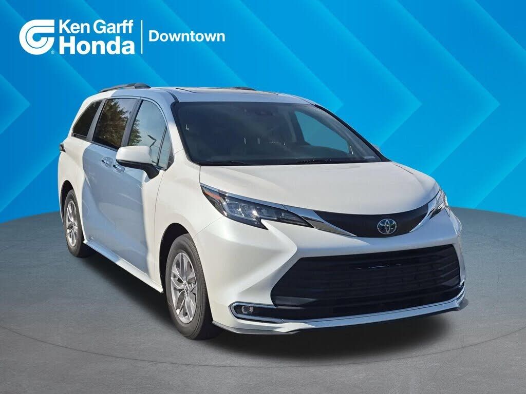 2023 TOYOTA Sienna