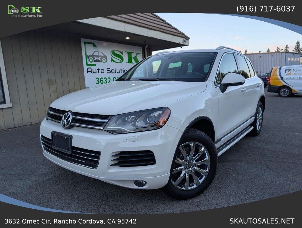 2011 VOLKSWAGEN Touareg