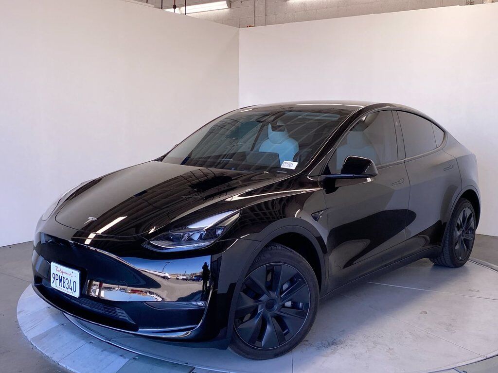 2024 TESLA Model Y