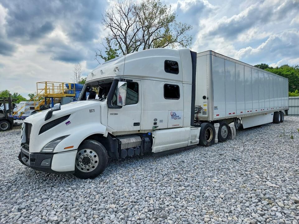 2021 VOLVO TRUCK VNL