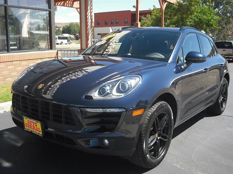 2018 PORSCHE Macan