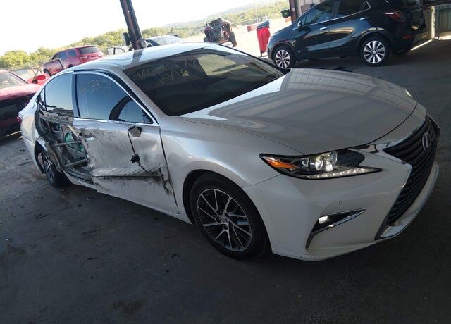 2016 LEXUS ES