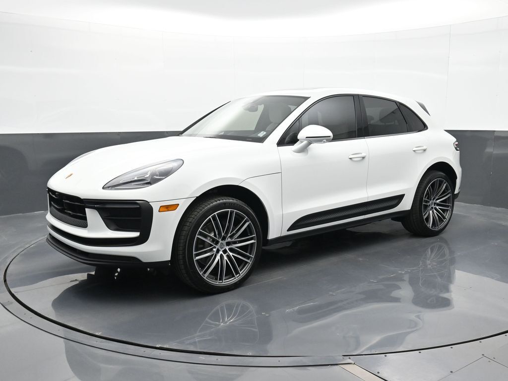 2025 PORSCHE Macan