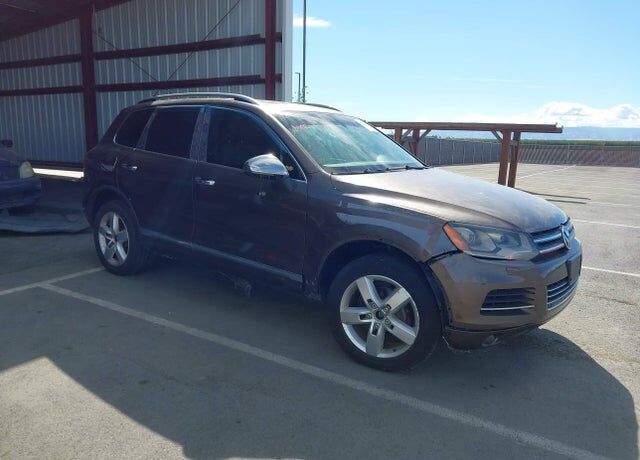 2011 VOLKSWAGEN Touareg