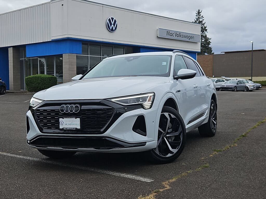2024 AUDI Q8