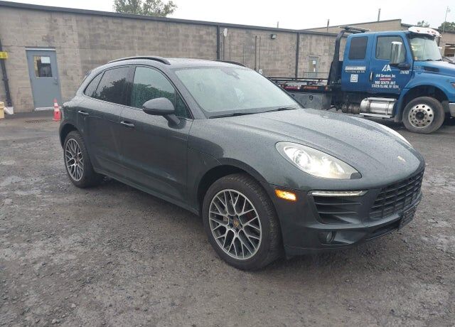 2017 PORSCHE Macan