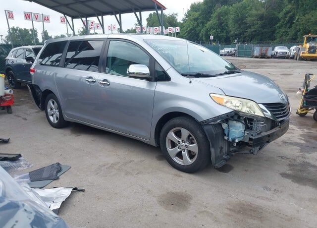2012 TOYOTA Sienna