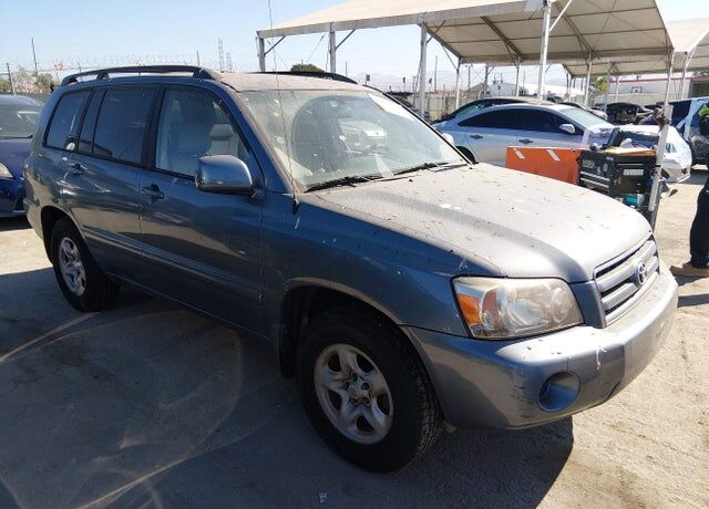 2004 TOYOTA Highlander