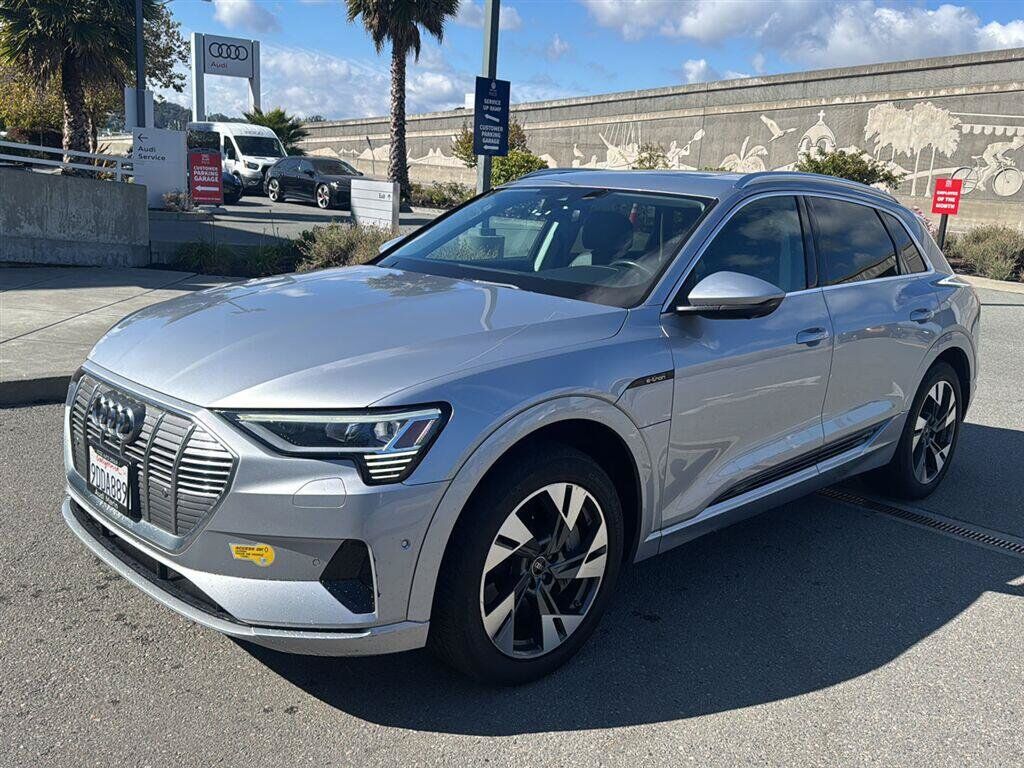 2022 AUDI e-tron
