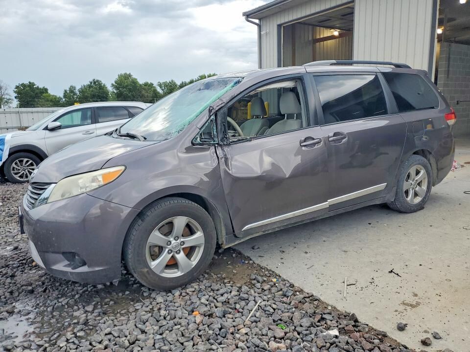 2013 TOYOTA Sienna