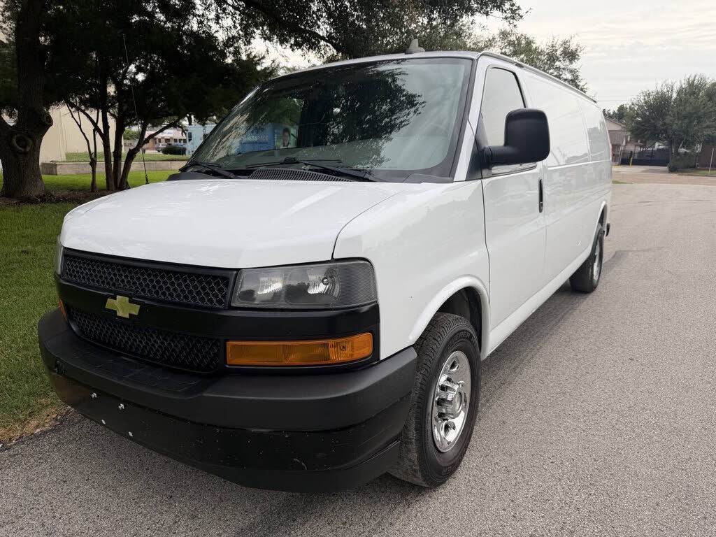 2020 CHEVROLET Express