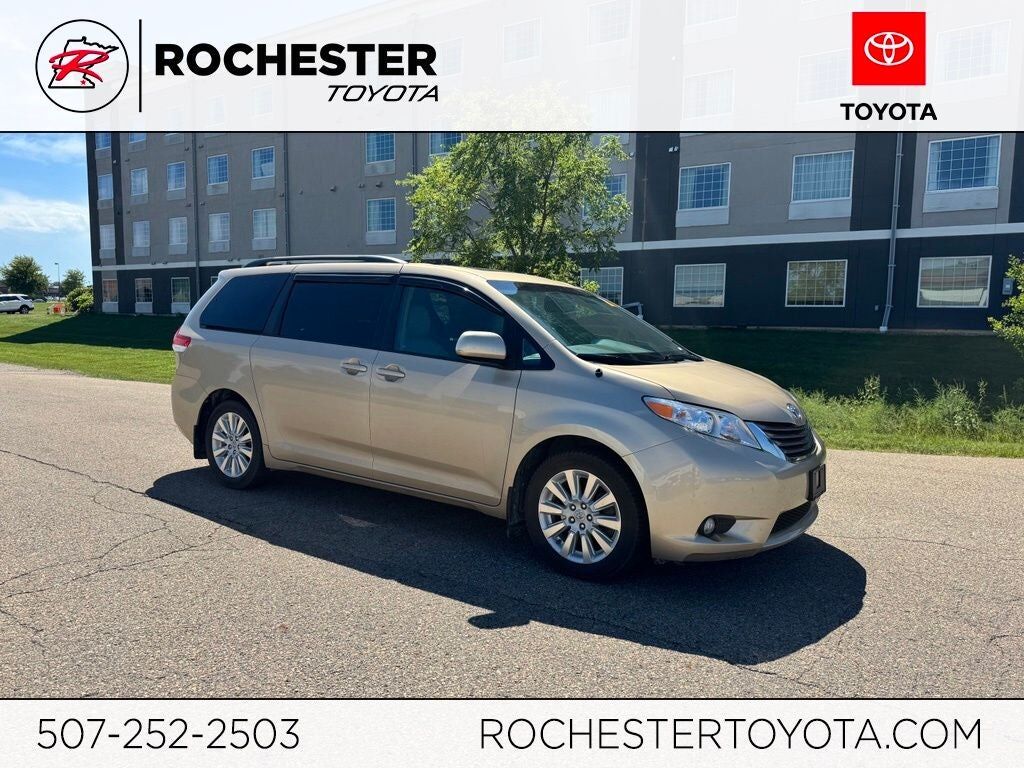 2012 TOYOTA Sienna