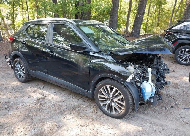 2021 NISSAN Kicks