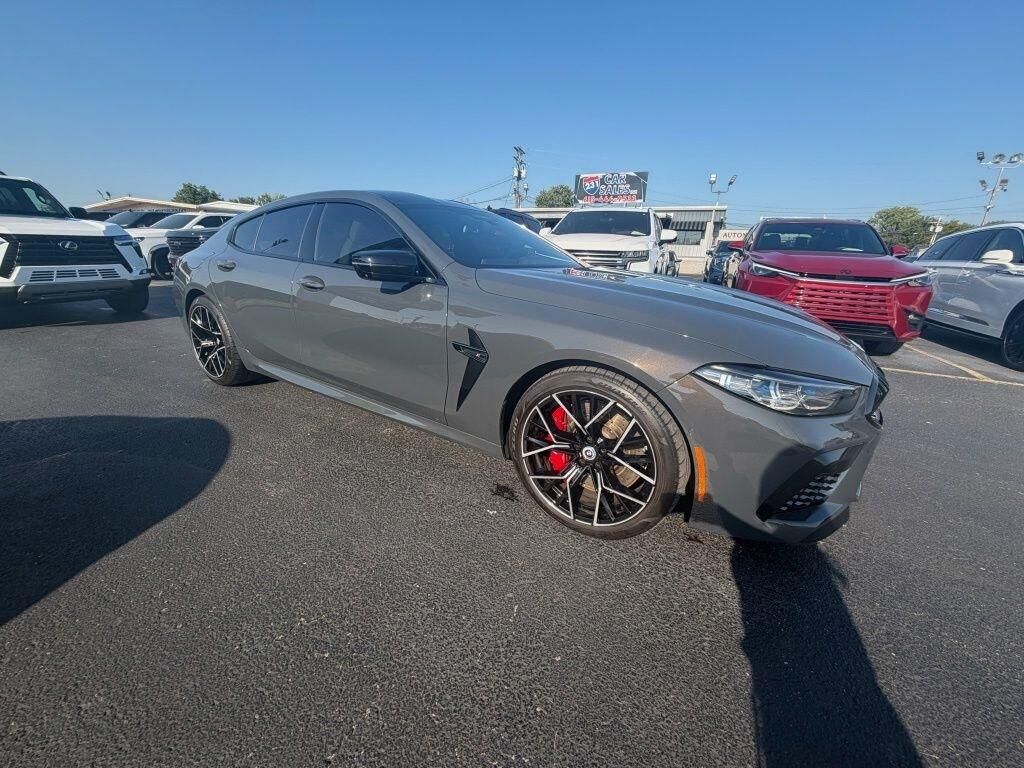 2023 BMW M8