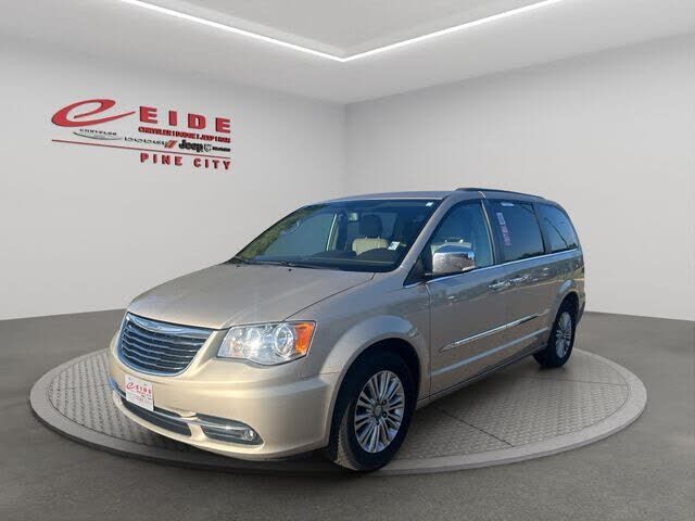 2015 CHRYSLER Town and Country