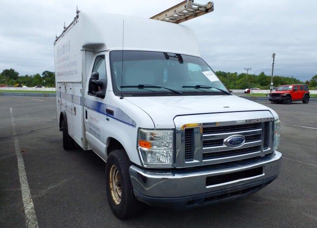 2013 FORD E-350