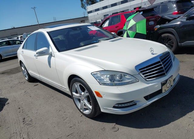 2013 MERCEDES-BENZ S-Class