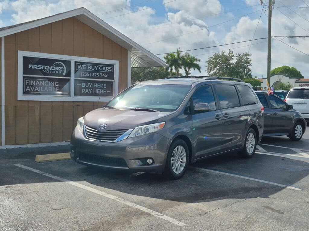 2014 TOYOTA Sienna