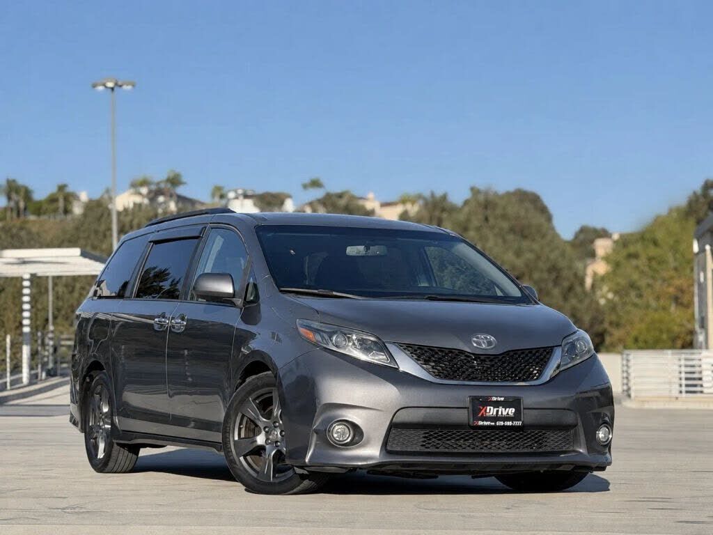 2017 TOYOTA Sienna