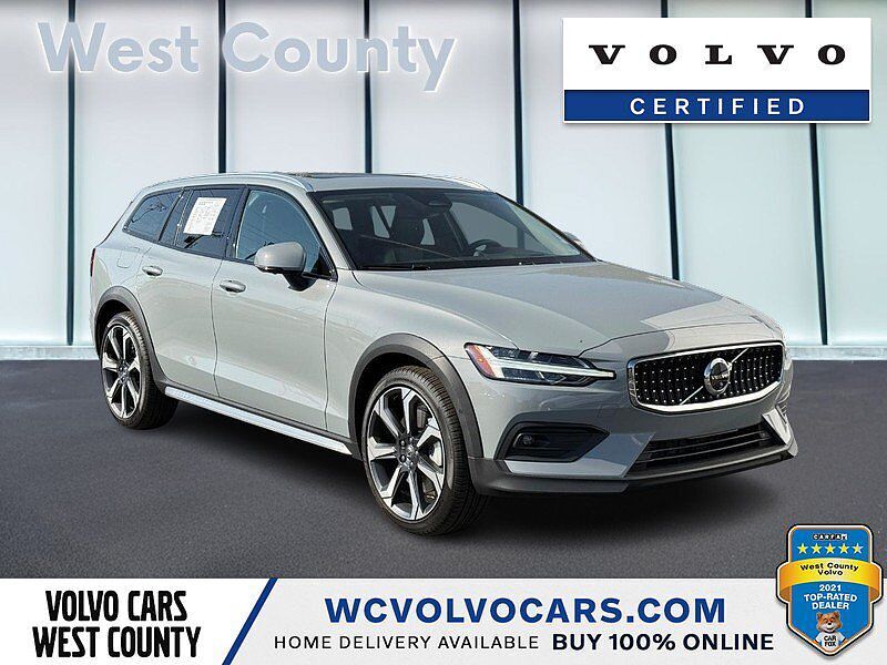 2025 VOLVO V60CC