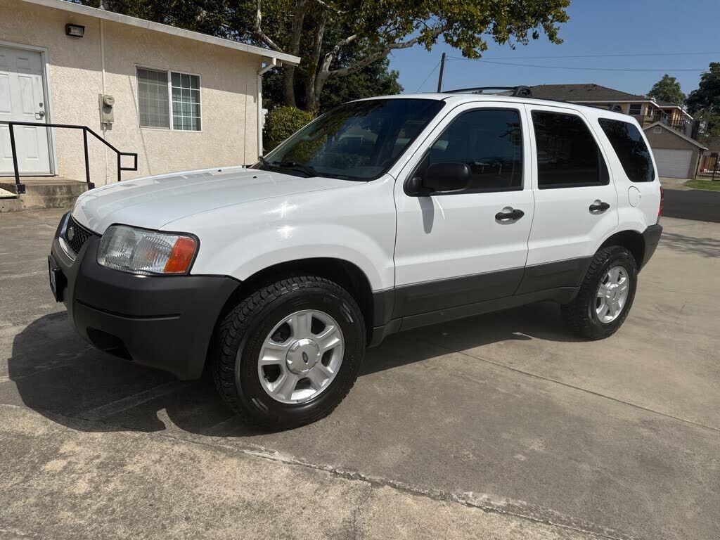 2004 FORD Escape
