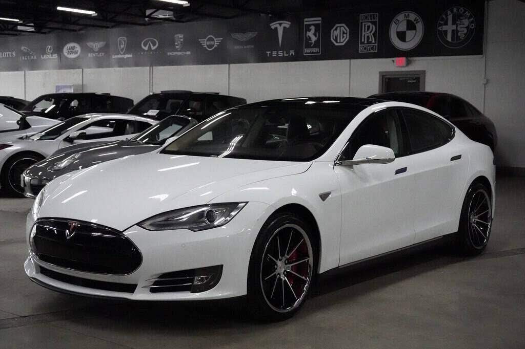 2015 TESLA Model S