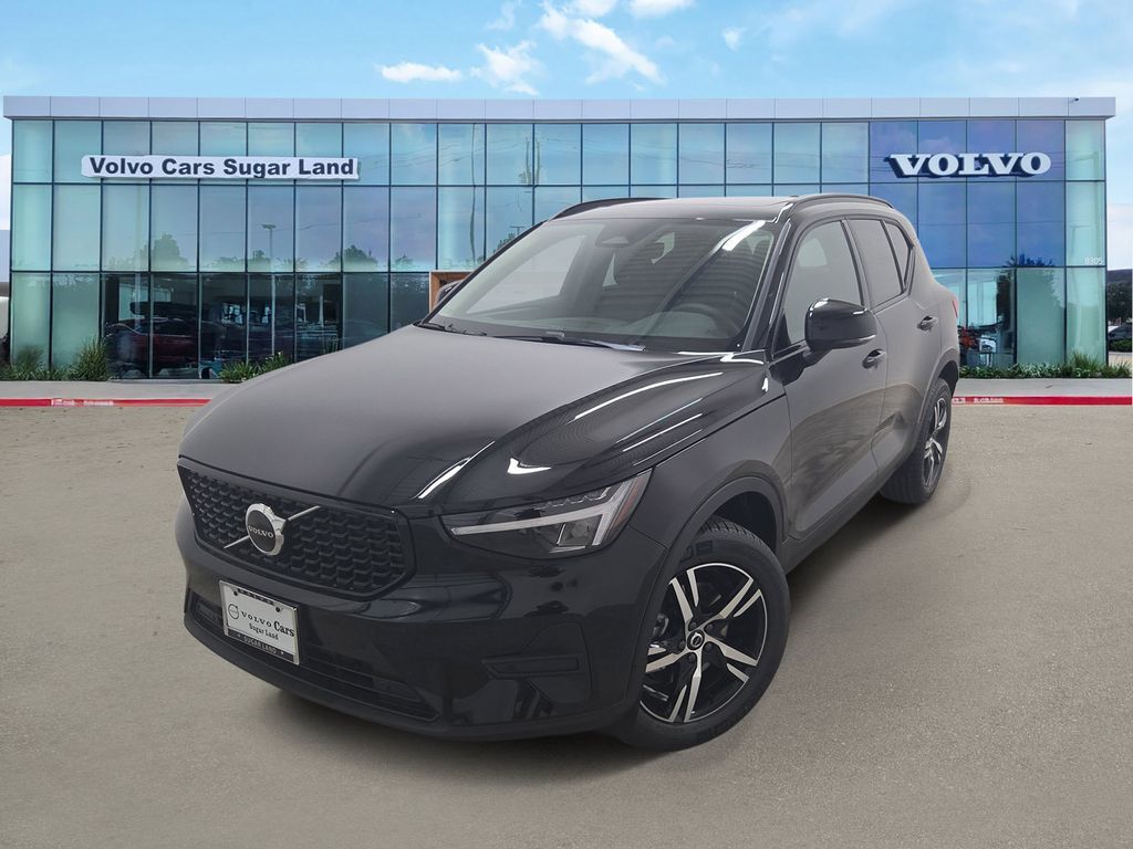 2026 VOLVO XC40