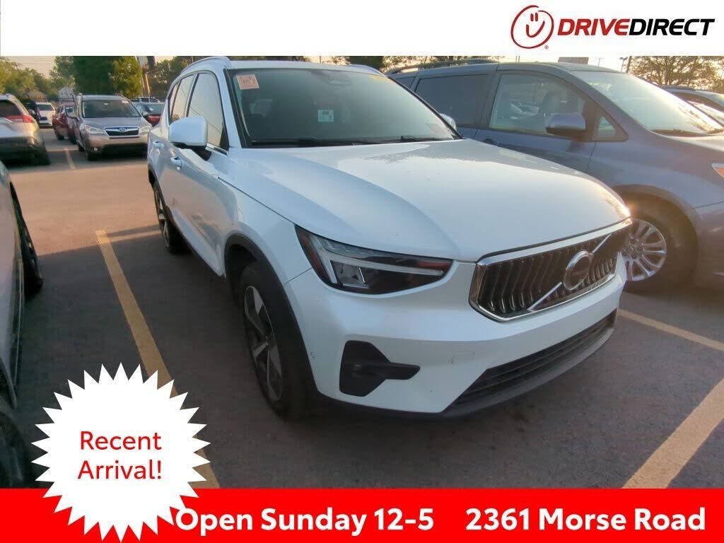2024 VOLVO XC40