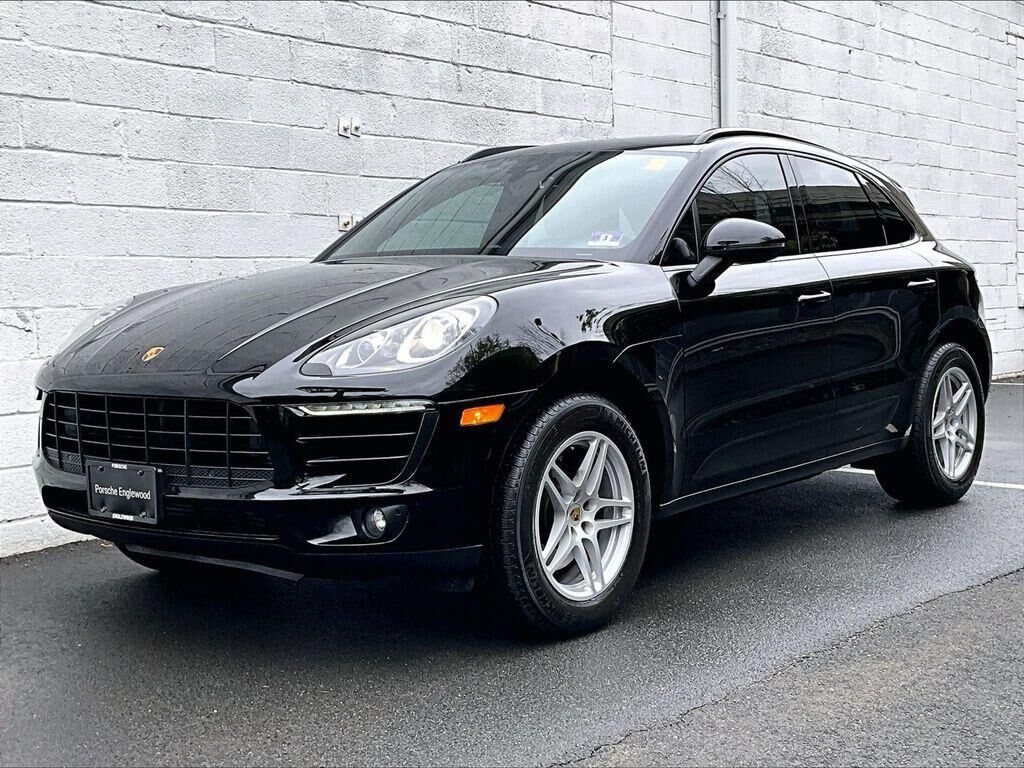 2017 PORSCHE Macan