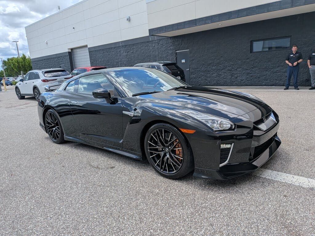 2020 NISSAN GT-R